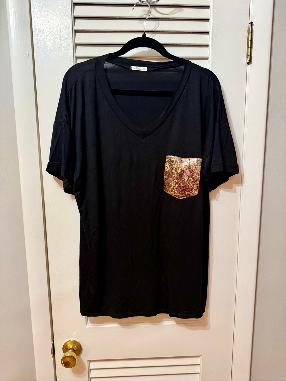 Black Women's V-Neck Tee with Metallic Pocket